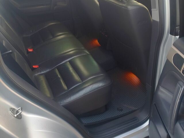 Серый Фольксваген Туарег, объемом двигателя 0 л и пробегом 270 тыс. км за 6961 $, фото 5 на Automoto.ua