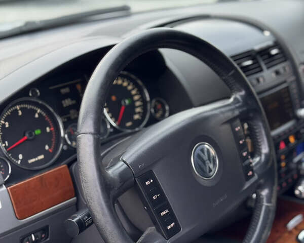 Серый Фольксваген Туарег, объемом двигателя 3 л и пробегом 295 тыс. км за 9700 $, фото 8 на Automoto.ua