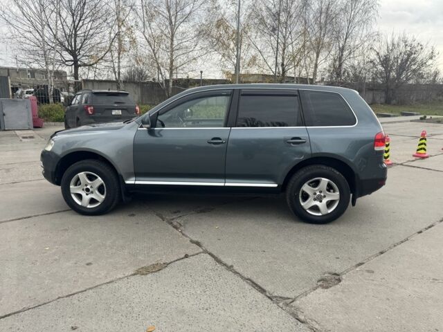 Сірий Фольксваген Туарег, об'ємом двигуна 2.5 л та пробігом 350 тис. км за 4500 $, фото 7 на Automoto.ua