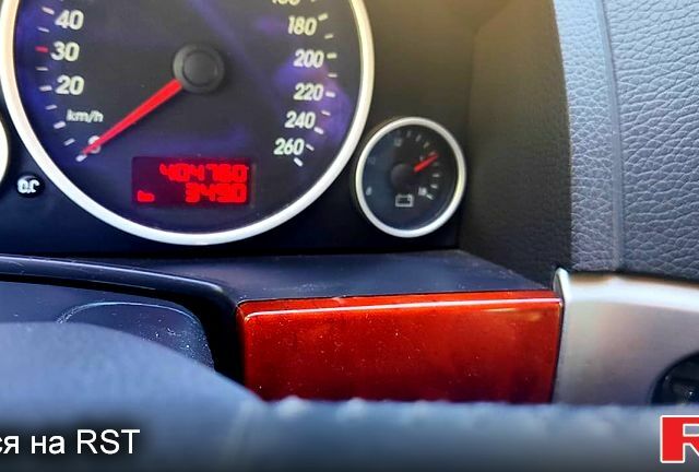 Сірий Фольксваген Туарег, об'ємом двигуна 3.2 л та пробігом 404 тис. км за 8000 $, фото 5 на Automoto.ua