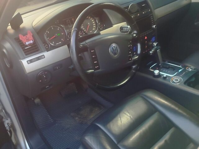 Серый Фольксваген Туарег, объемом двигателя 0 л и пробегом 270 тыс. км за 6961 $, фото 3 на Automoto.ua