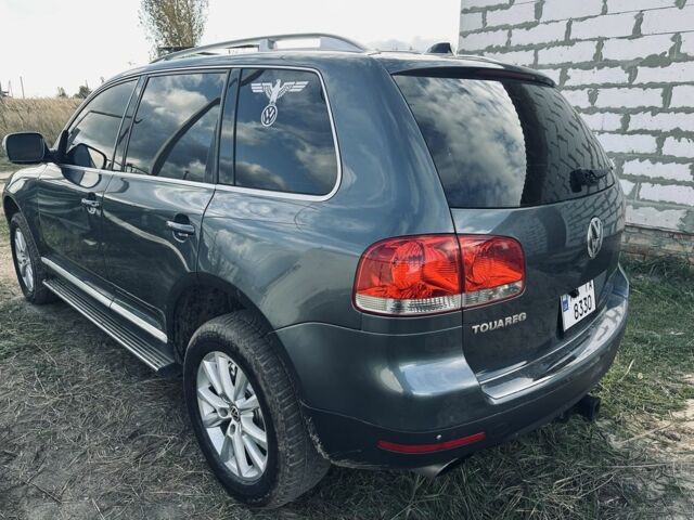 Серый Фольксваген Туарег, объемом двигателя 4.9 л и пробегом 327 тыс. км за 9200 $, фото 4 на Automoto.ua