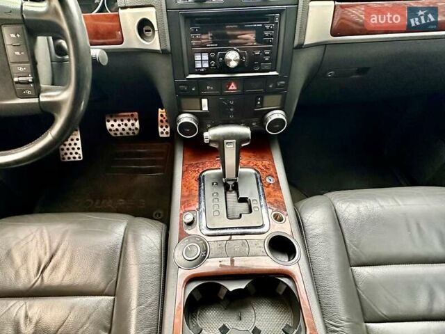 Серый Фольксваген Туарег, объемом двигателя 2.5 л и пробегом 254 тыс. км за 6700 $, фото 3 на Automoto.ua