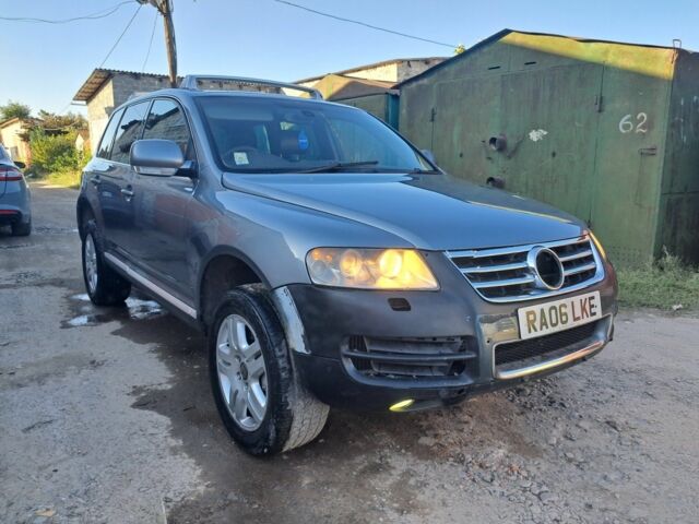 Сірий Фольксваген Туарег, об'ємом двигуна 3 л та пробігом 280 тис. км за 3700 $, фото 3 на Automoto.ua