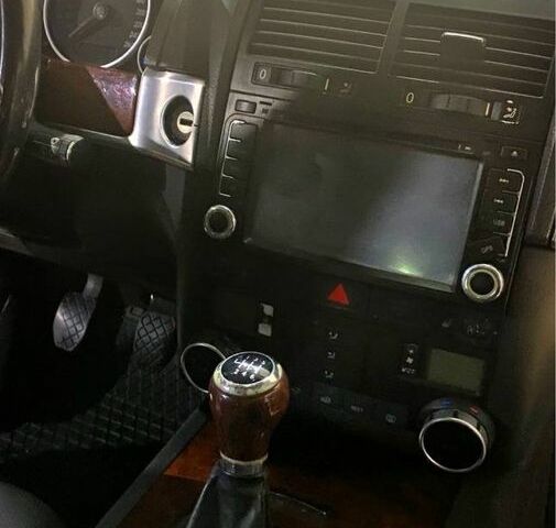 Серый Фольксваген Туарег, объемом двигателя 0.25 л и пробегом 396 тыс. км за 8800 $, фото 5 на Automoto.ua