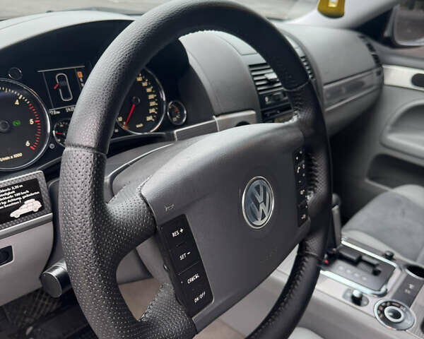 Сірий Фольксваген Туарег, об'ємом двигуна 2.97 л та пробігом 292 тис. км за 10900 $, фото 19 на Automoto.ua