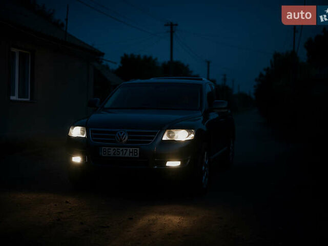 Серый Фольксваген Туарег, объемом двигателя 3 л и пробегом 406 тыс. км за 11500 $, фото 3 на Automoto.ua