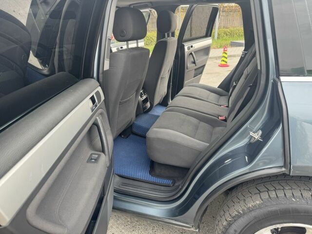 Сірий Фольксваген Туарег, об'ємом двигуна 2.5 л та пробігом 350 тис. км за 4500 $, фото 15 на Automoto.ua