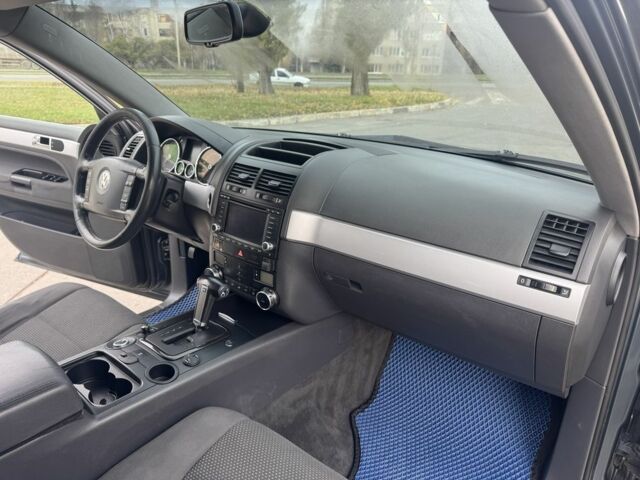 Сірий Фольксваген Туарег, об'ємом двигуна 2.5 л та пробігом 350 тис. км за 4500 $, фото 11 на Automoto.ua