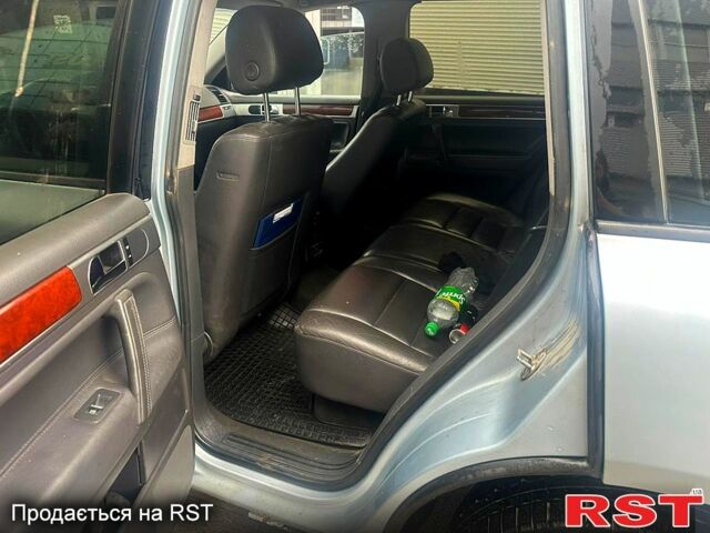 Серый Фольксваген Туарег, объемом двигателя 2.5 л и пробегом 450 тыс. км за 4200 $, фото 3 на Automoto.ua