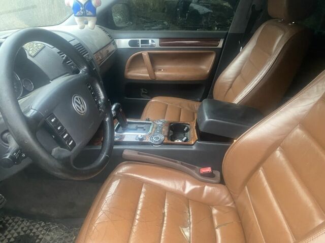 Сірий Фольксваген Туарег, об'ємом двигуна 5 л та пробігом 260 тис. км за 3100 $, фото 7 на Automoto.ua