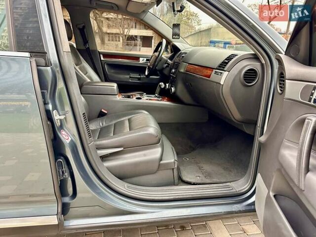 Серый Фольксваген Туарег, объемом двигателя 2.5 л и пробегом 254 тыс. км за 6700 $, фото 10 на Automoto.ua