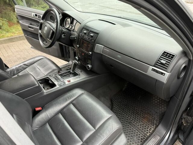 Серый Фольксваген Туарег, объемом двигателя 3 л и пробегом 287 тыс. км за 7150 $, фото 19 на Automoto.ua