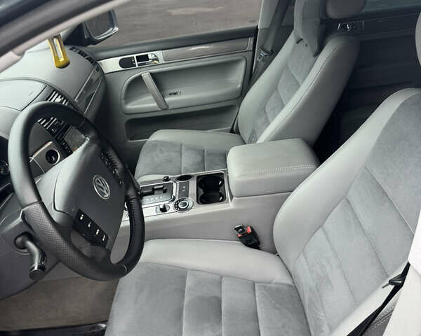 Сірий Фольксваген Туарег, об'ємом двигуна 2.97 л та пробігом 292 тис. км за 10900 $, фото 18 на Automoto.ua