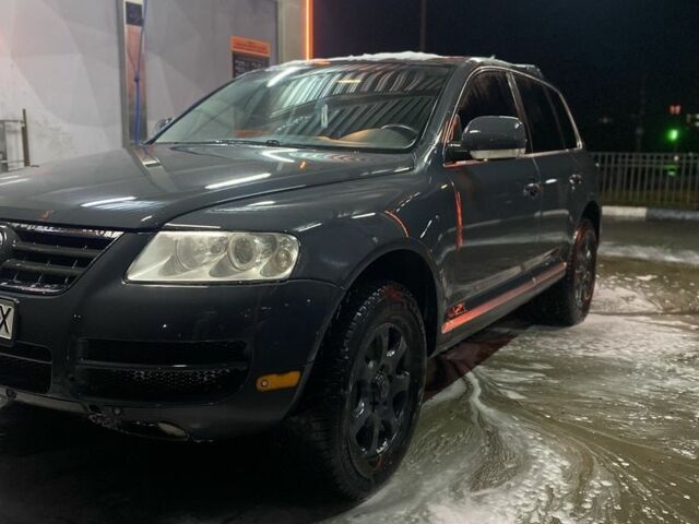 Серый Фольксваген Туарег, объемом двигателя 3.6 л и пробегом 280 тыс. км за 5700 $, фото 4 на Automoto.ua