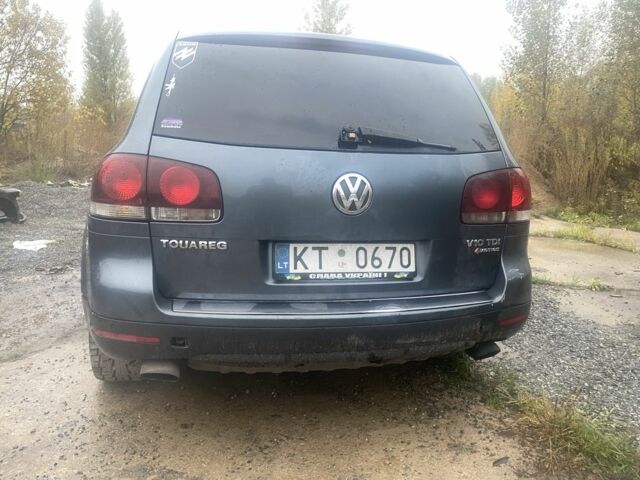 Сірий Фольксваген Туарег, об'ємом двигуна 5 л та пробігом 260 тис. км за 3100 $, фото 1 на Automoto.ua