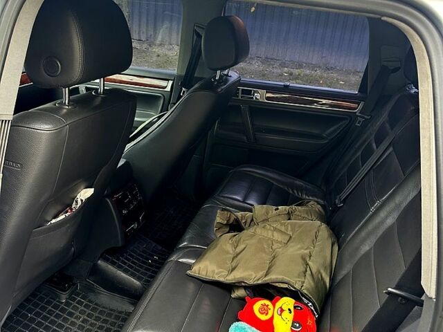 Сірий Фольксваген Туарег, об'ємом двигуна 3.2 л та пробігом 327 тис. км за 9500 $, фото 7 на Automoto.ua