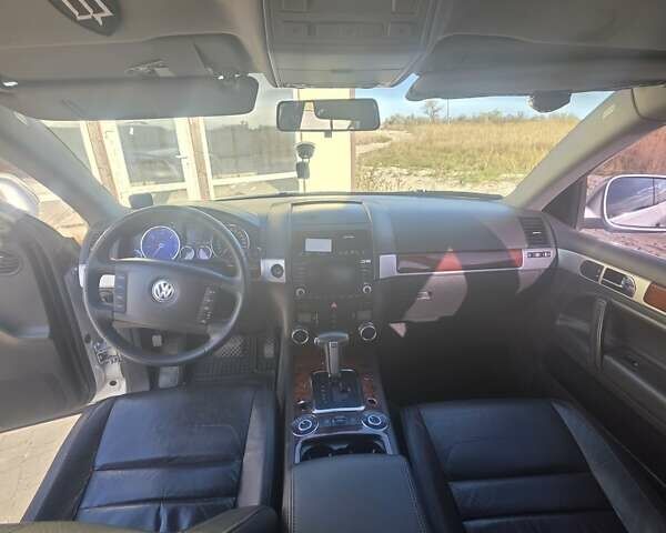 Фольксваген Туарег 2006 у Вилкове на Automoto.ua Сірий Фольксваген Туарег, об'ємом двигуна 2.46 л та пробігом 289 тис. км за 9500 $, фото 17 на Automoto.ua