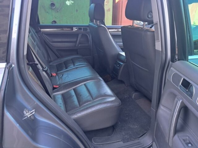 Сірий Фольксваген Туарег, об'ємом двигуна 3 л та пробігом 280 тис. км за 3700 $, фото 7 на Automoto.ua