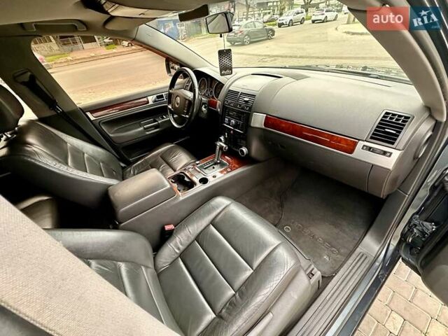 Серый Фольксваген Туарег, объемом двигателя 2.5 л и пробегом 254 тыс. км за 6700 $, фото 13 на Automoto.ua