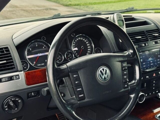 Сірий Фольксваген Туарег, об'ємом двигуна 3 л та пробігом 234 тис. км за 3800 $, фото 7 на Automoto.ua