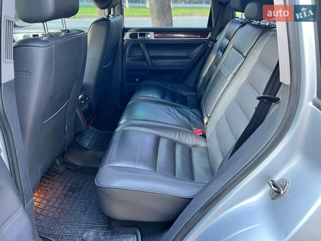 Серый Фольксваген Туарег, объемом двигателя 2.97 л и пробегом 188 тыс. км за 8900 $, фото 21 на Automoto.ua