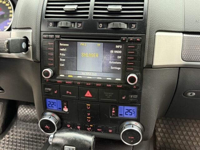 Серый Фольксваген Туарег, объемом двигателя 3 л и пробегом 287 тыс. км за 7150 $, фото 21 на Automoto.ua