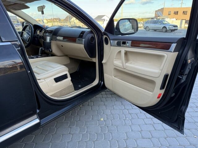 Сірий Фольксваген Туарег, об'ємом двигуна 3 л та пробігом 300 тис. км за 6900 $, фото 6 на Automoto.ua