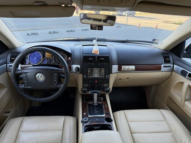 Сірий Фольксваген Туарег, об'ємом двигуна 3 л та пробігом 300 тис. км за 6900 $, фото 18 на Automoto.ua