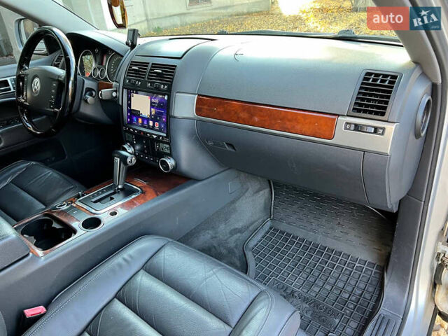 Серый Фольксваген Туарег, объемом двигателя 2.97 л и пробегом 188 тыс. км за 8900 $, фото 22 на Automoto.ua