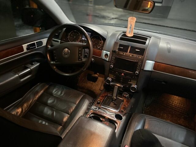 Серый Фольксваген Туарег, объемом двигателя 3.6 л и пробегом 280 тыс. км за 5700 $, фото 10 на Automoto.ua