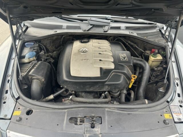 Сірий Фольксваген Туарег, об'ємом двигуна 2.5 л та пробігом 350 тис. км за 4500 $, фото 19 на Automoto.ua