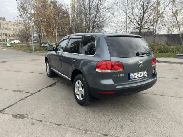 Сірий Фольксваген Туарег, об'ємом двигуна 2.5 л та пробігом 350 тис. км за 4500 $, фото 5 на Automoto.ua