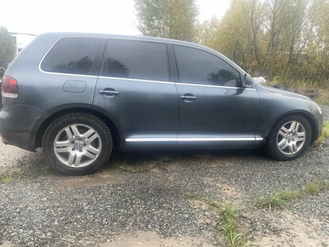 Сірий Фольксваген Туарег, об'ємом двигуна 5 л та пробігом 260 тис. км за 3100 $, фото 3 на Automoto.ua