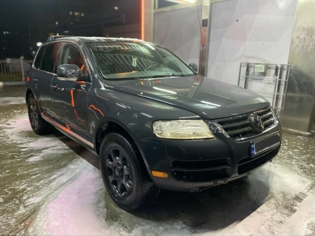 Серый Фольксваген Туарег, объемом двигателя 3.6 л и пробегом 280 тыс. км за 5700 $, фото 2 на Automoto.ua