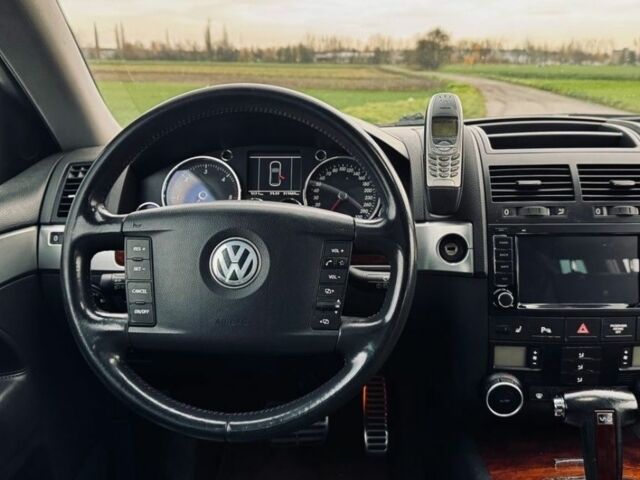 Сірий Фольксваген Туарег, об'ємом двигуна 3 л та пробігом 234 тис. км за 3800 $, фото 8 на Automoto.ua