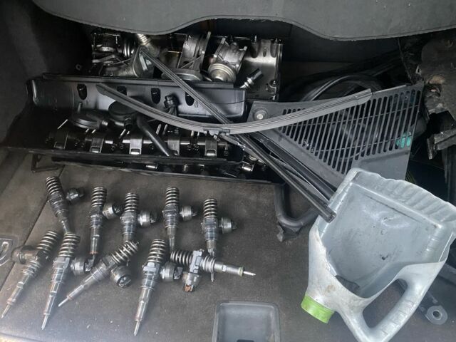 Сірий Фольксваген Туарег, об'ємом двигуна 5 л та пробігом 260 тис. км за 3100 $, фото 17 на Automoto.ua