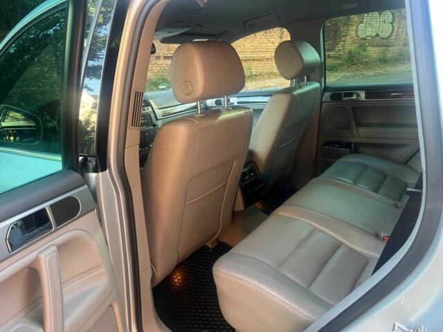 Серый Фольксваген Туарег, объемом двигателя 3 л и пробегом 355 тыс. км за 7808 $, фото 11 на Automoto.ua