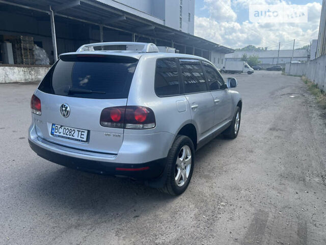 Серый Фольксваген Туарег, объемом двигателя 3 л и пробегом 230 тыс. км за 13500 $, фото 3 на Automoto.ua