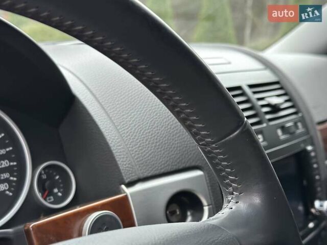 Серый Фольксваген Туарег, объемом двигателя 2.5 л и пробегом 138 тыс. км за 8999 $, фото 51 на Automoto.ua