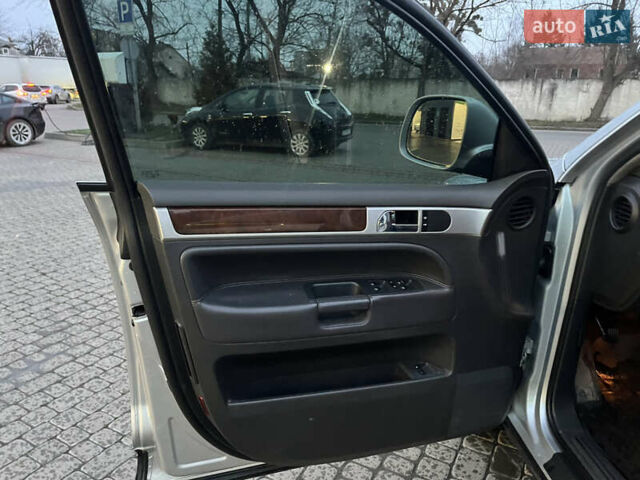 Сірий Фольксваген Туарег, об'ємом двигуна 3.6 л та пробігом 247 тис. км за 10950 $, фото 10 на Automoto.ua