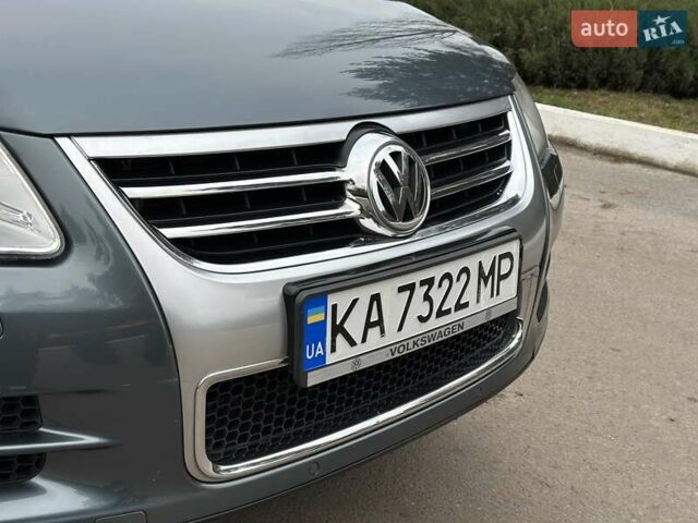 Серый Фольксваген Туарег, объемом двигателя 2.5 л и пробегом 138 тыс. км за 8999 $, фото 20 на Automoto.ua