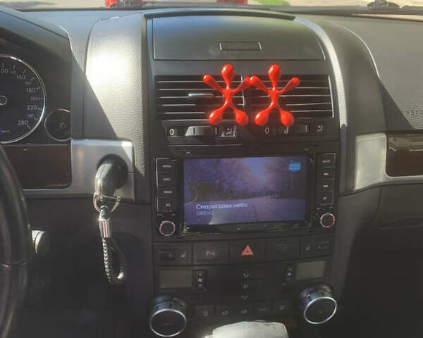 Серый Фольксваген Туарег, объемом двигателя 3.6 л и пробегом 245 тыс. км за 9000 $, фото 2 на Automoto.ua