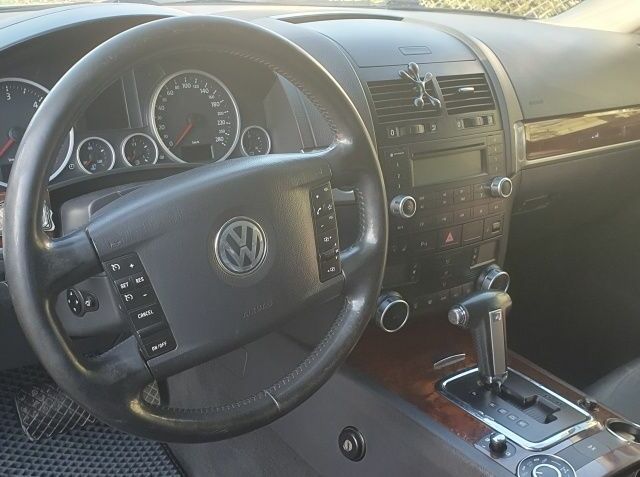 Серый Фольксваген Туарег, объемом двигателя 0 л и пробегом 310 тыс. км за 12300 $, фото 6 на Automoto.ua