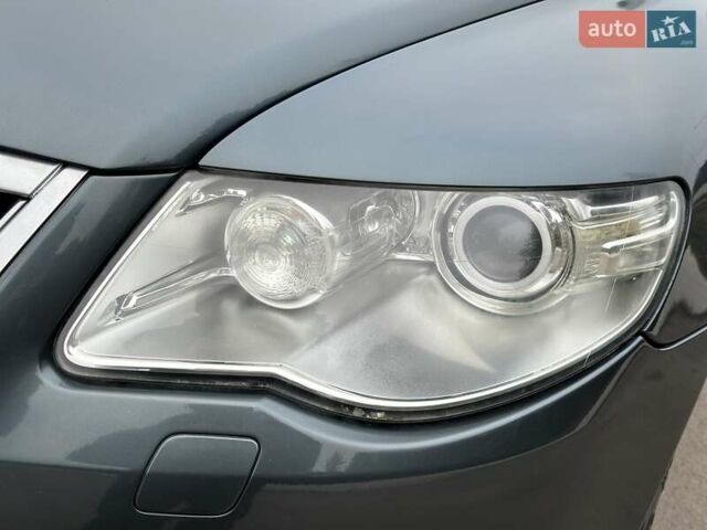 Серый Фольксваген Туарег, объемом двигателя 2.5 л и пробегом 138 тыс. км за 8999 $, фото 18 на Automoto.ua