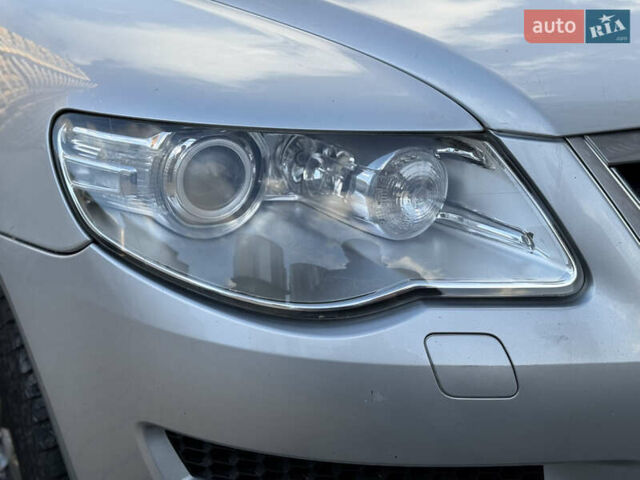 Сірий Фольксваген Туарег, об'ємом двигуна 3 л та пробігом 245 тис. км за 10900 $, фото 3 на Automoto.ua