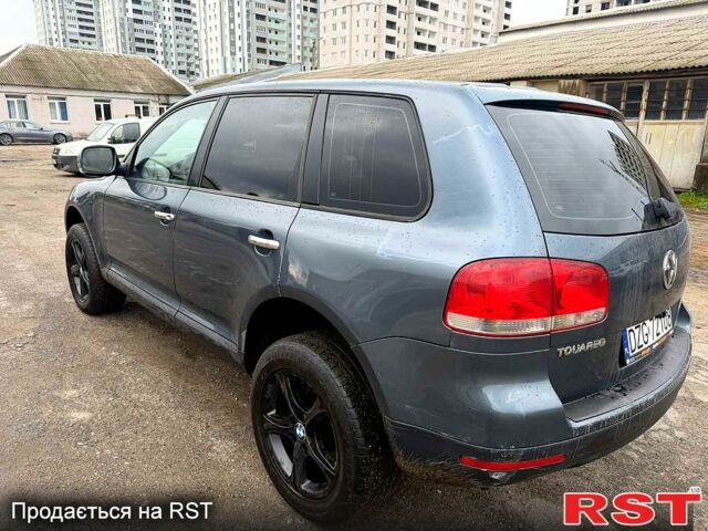 Серый Фольксваген Туарег, объемом двигателя 2.5 л и пробегом 248 тыс. км за 4300 $, фото 1 на Automoto.ua