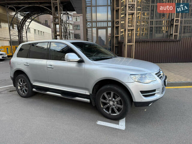 Сірий Фольксваген Туарег, об'ємом двигуна 3 л та пробігом 245 тис. км за 10900 $, фото 19 на Automoto.ua