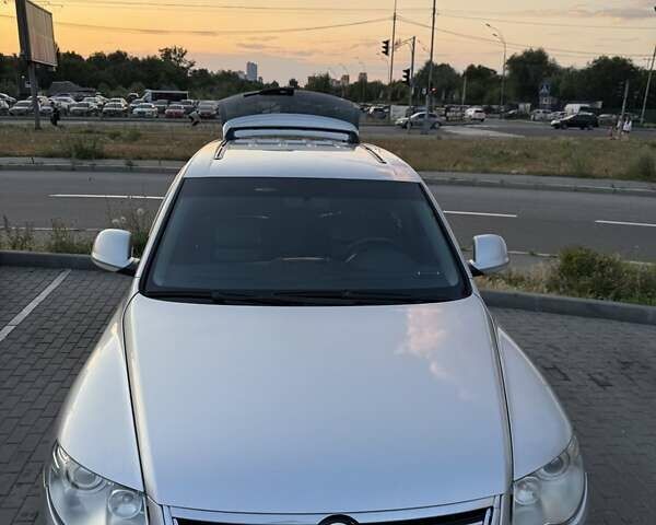 Серый Фольксваген Туарег, объемом двигателя 2.5 л и пробегом 270 тыс. км за 9900 $, фото 14 на Automoto.ua