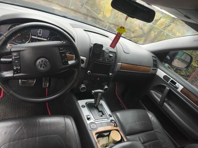 Сірий Фольксваген Туарег, об'ємом двигуна 3 л та пробігом 320 тис. км за 8000 $, фото 6 на Automoto.ua